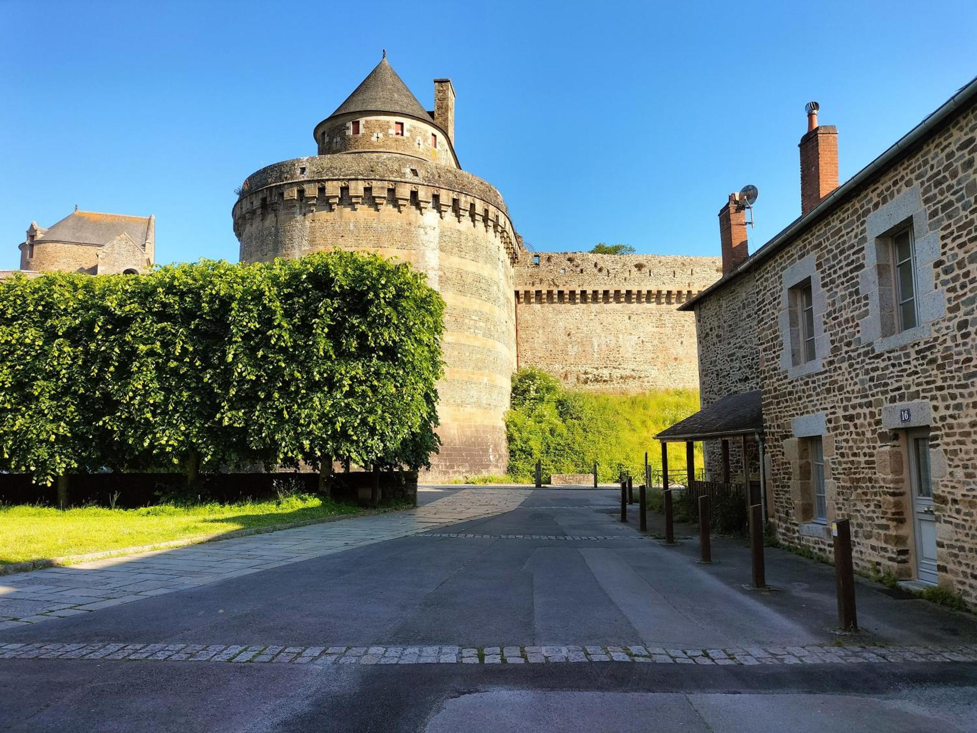 L'Escapade Medievale Fougères Exteriér fotografie
